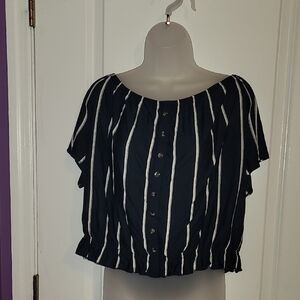 H&M Black and White Flutter Sleeve Crop Blouse Sz: XL